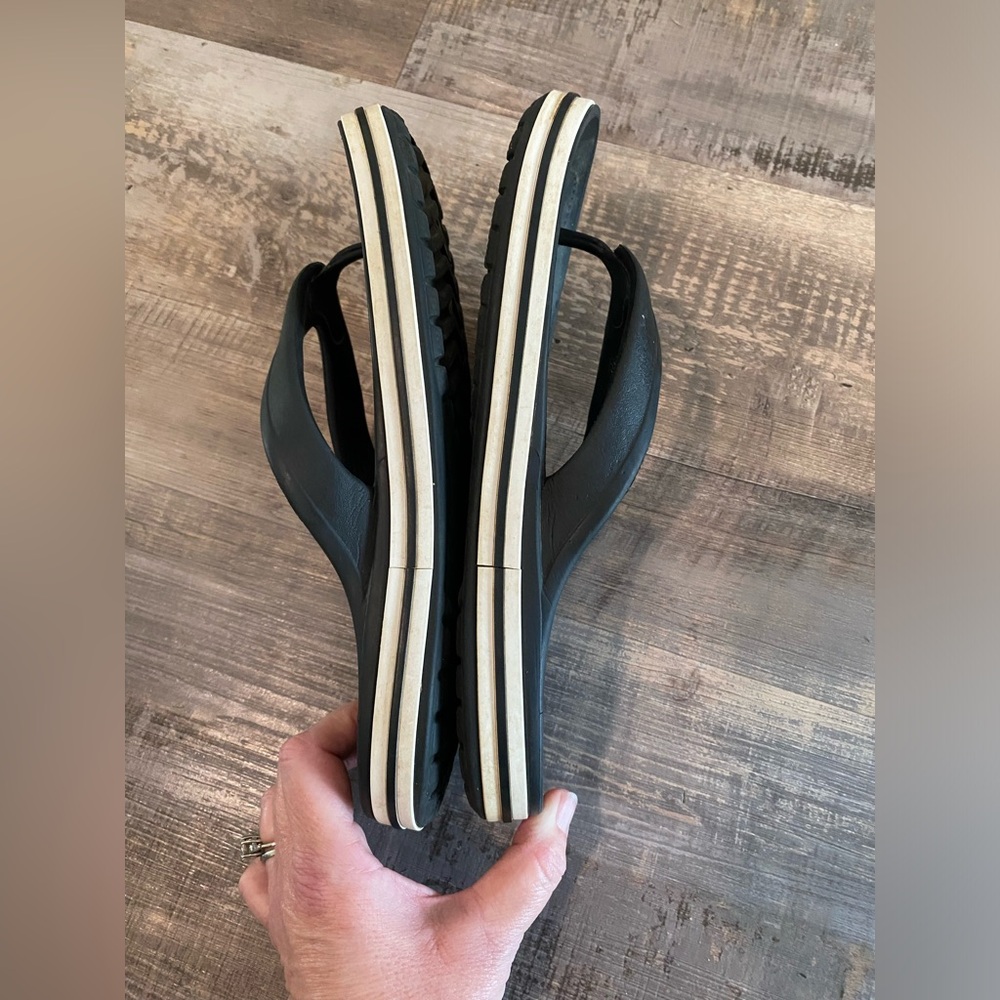 Crocs flip flops - Picture 3 of 5